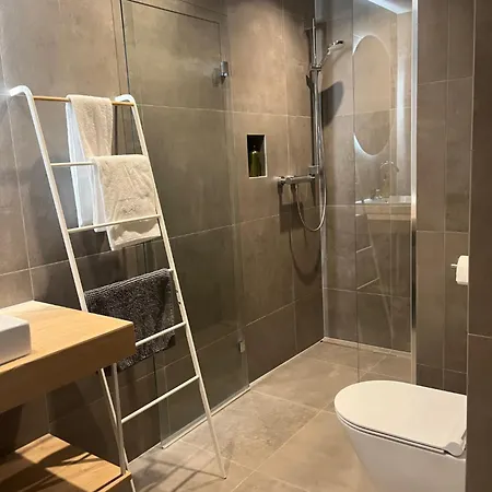 Happy Harrachgasse 3*